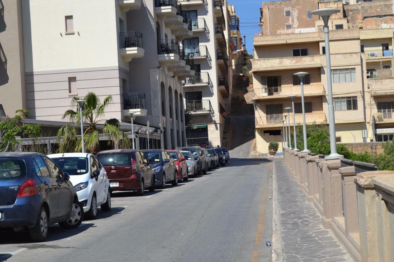Apartment Town Centre Bright & Spacious 3 Bedroom *